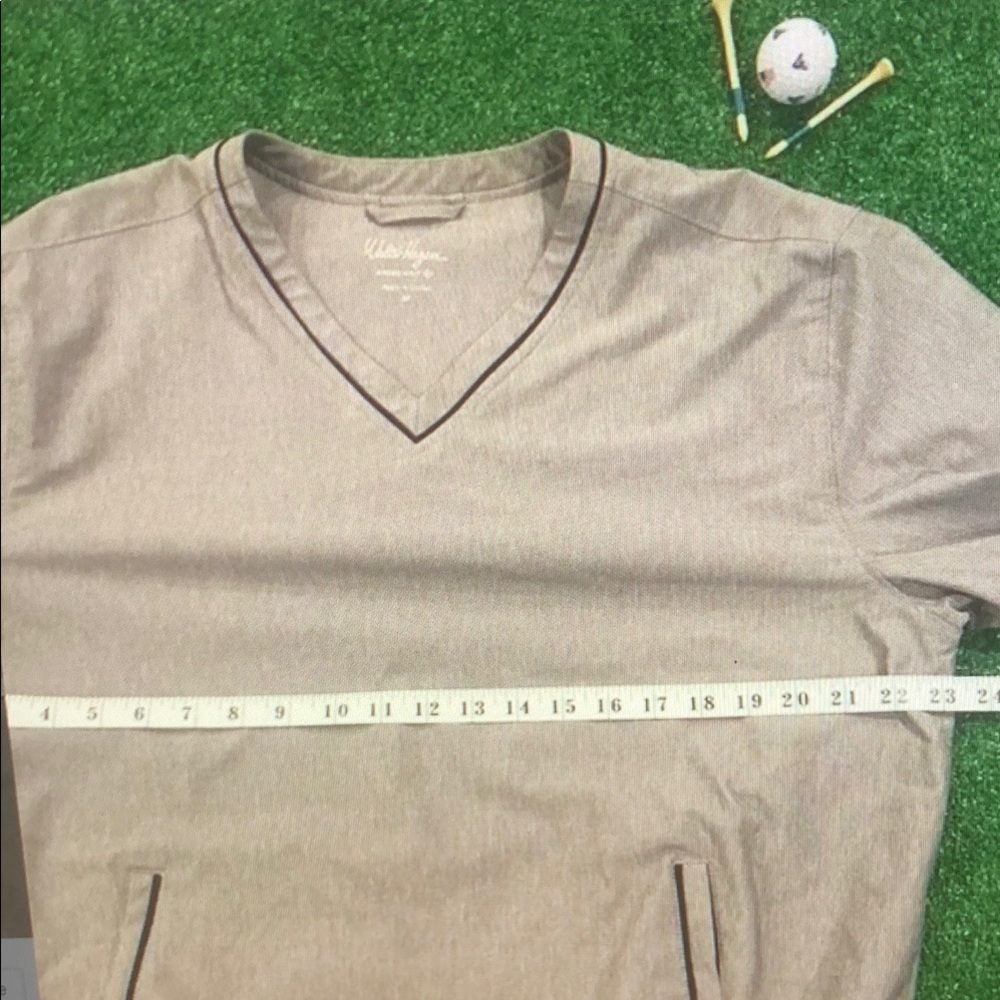 Mens Walter Hagen rain repellent Hydro Halt pullover. Size Medium.